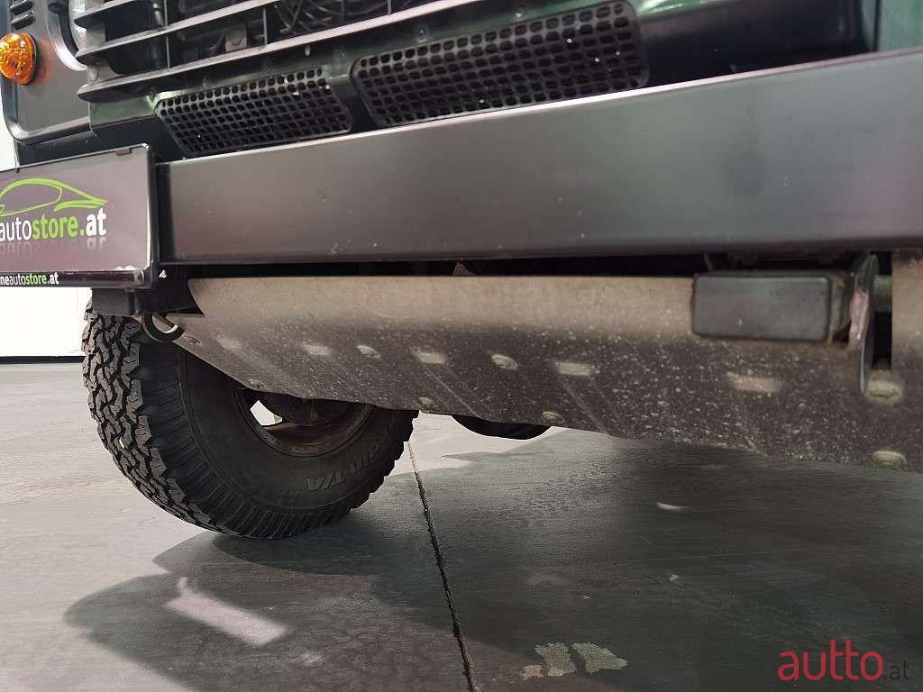 2011' Land Rover Defender photo #6