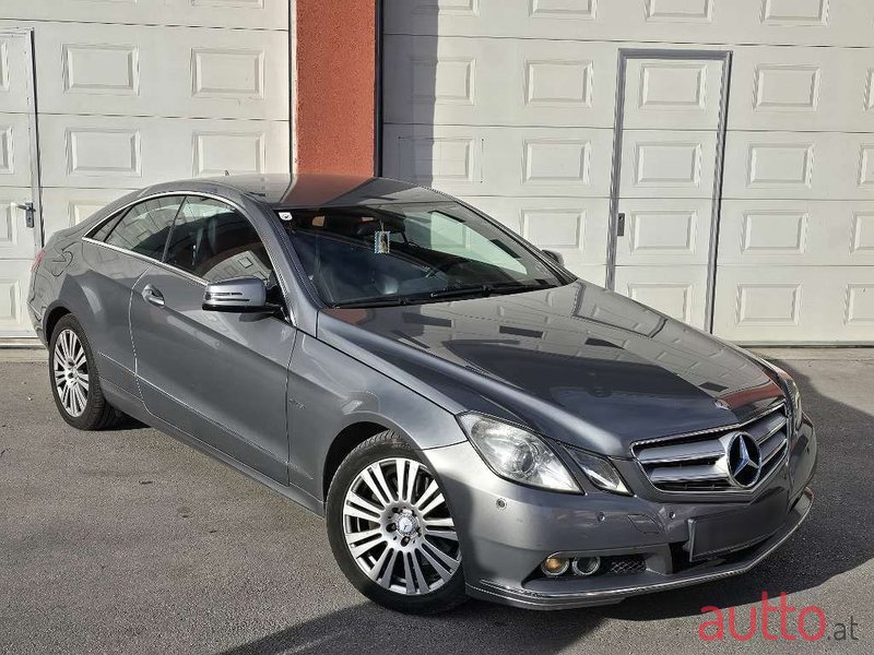 2010' Mercedes-Benz E-Klasse photo #2