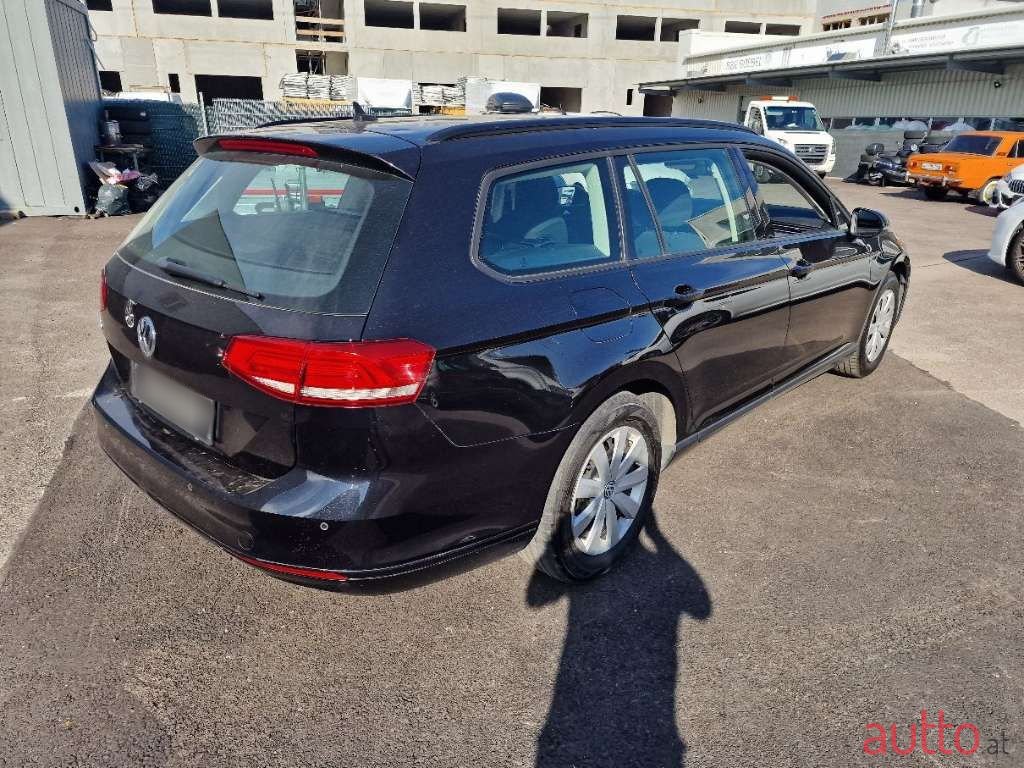 2018' Volkswagen Passat photo #3