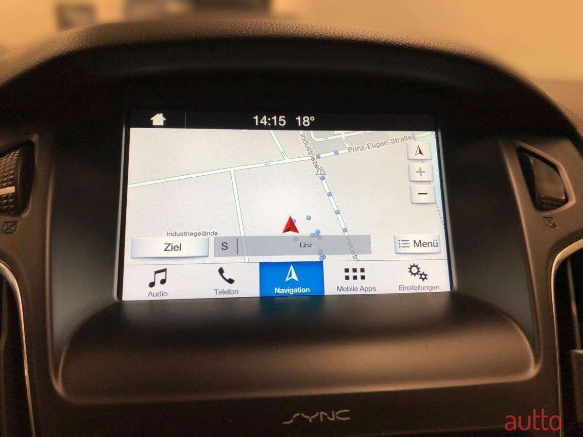 2017' Ford Focus photo #5