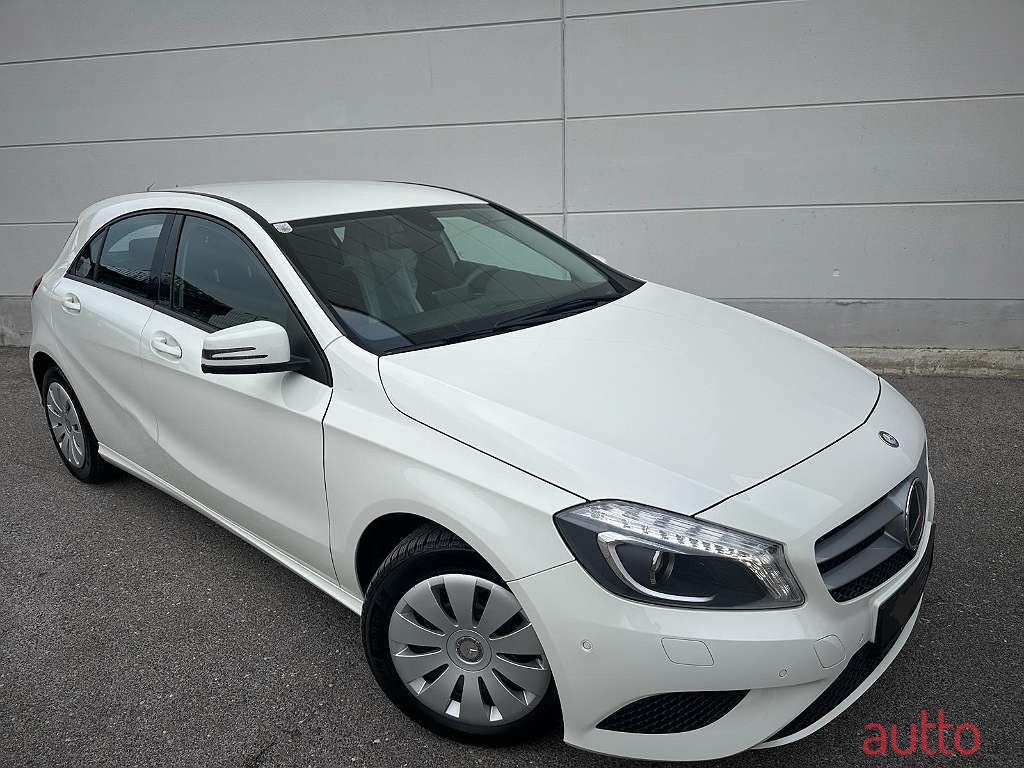 2013' Mercedes-Benz A-Klasse photo #2