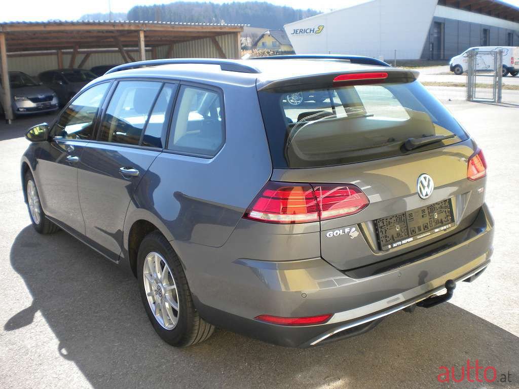 2018' Volkswagen Golf photo #3