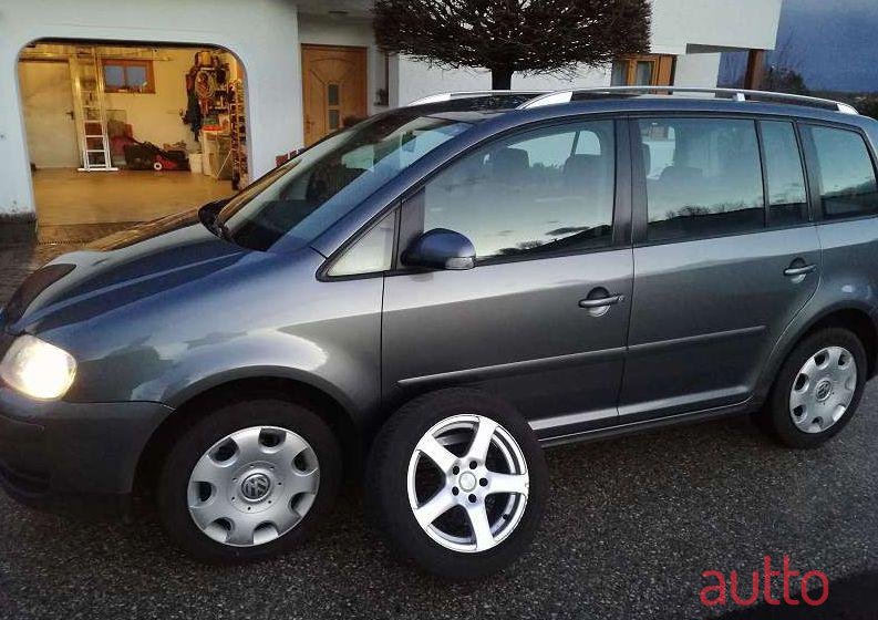 2003' Volkswagen Touran photo #1