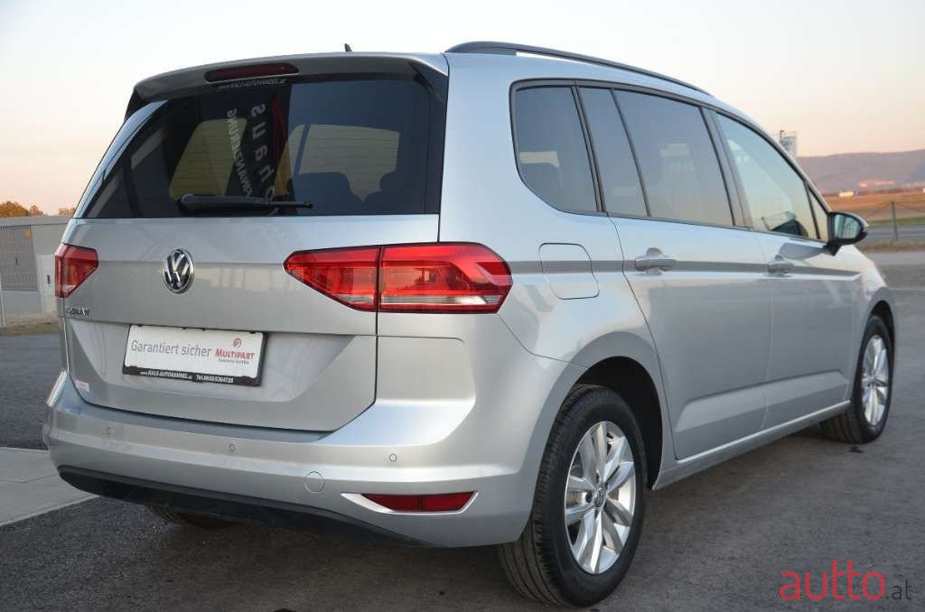 2018' Volkswagen Touran photo #3