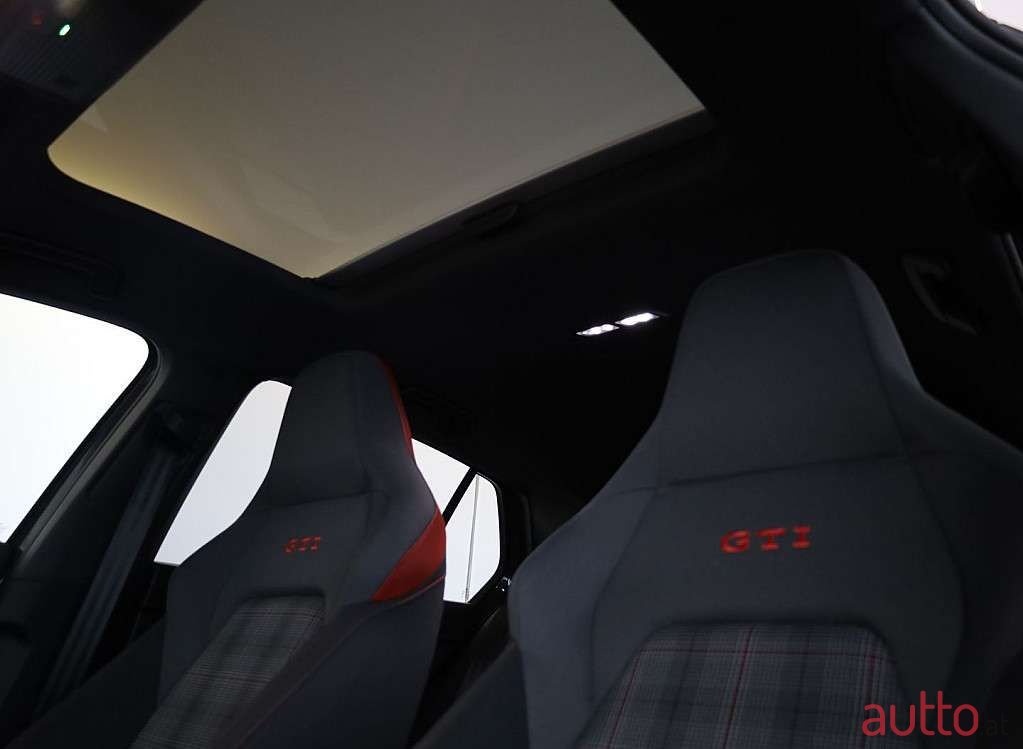 2022' Volkswagen Golf photo #4