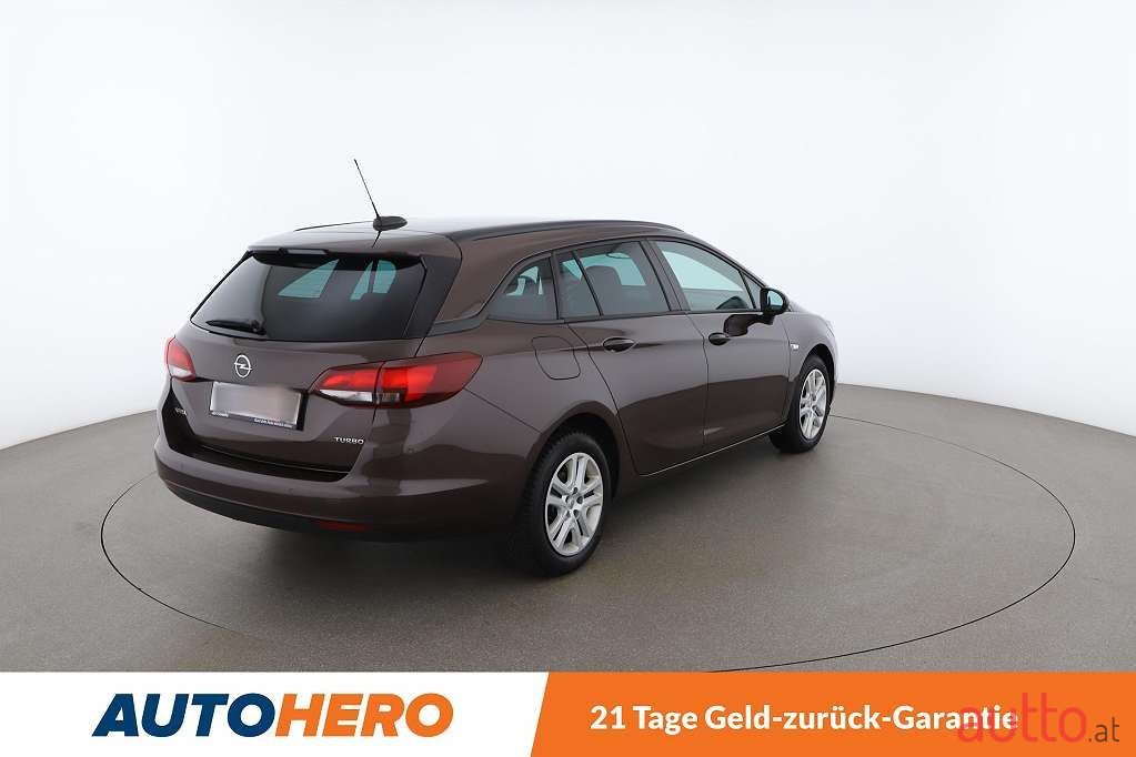 2017' Opel Astra photo #5