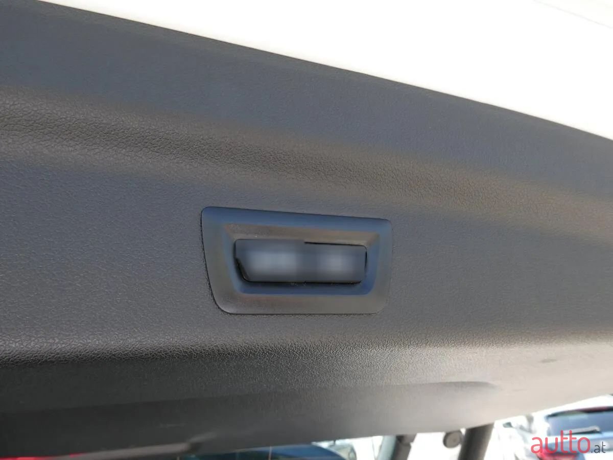 2023' BMW iX1 photo #5