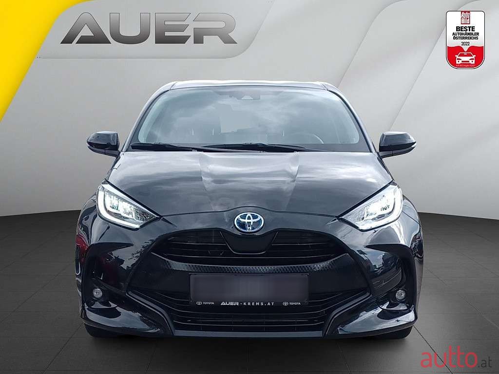 2022' Toyota Yaris photo #2
