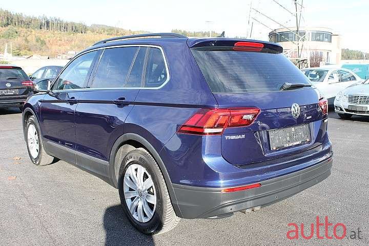 2016' Volkswagen Tiguan photo #5