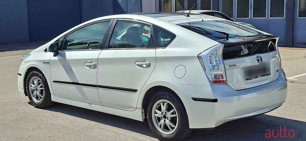2010' Toyota Prius photo #6