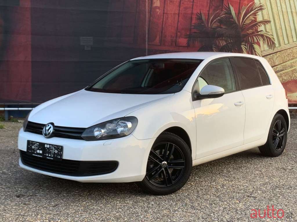 2010' Volkswagen Golf photo #1