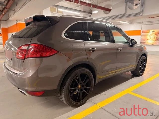 2012' Porsche Cayenne photo #6