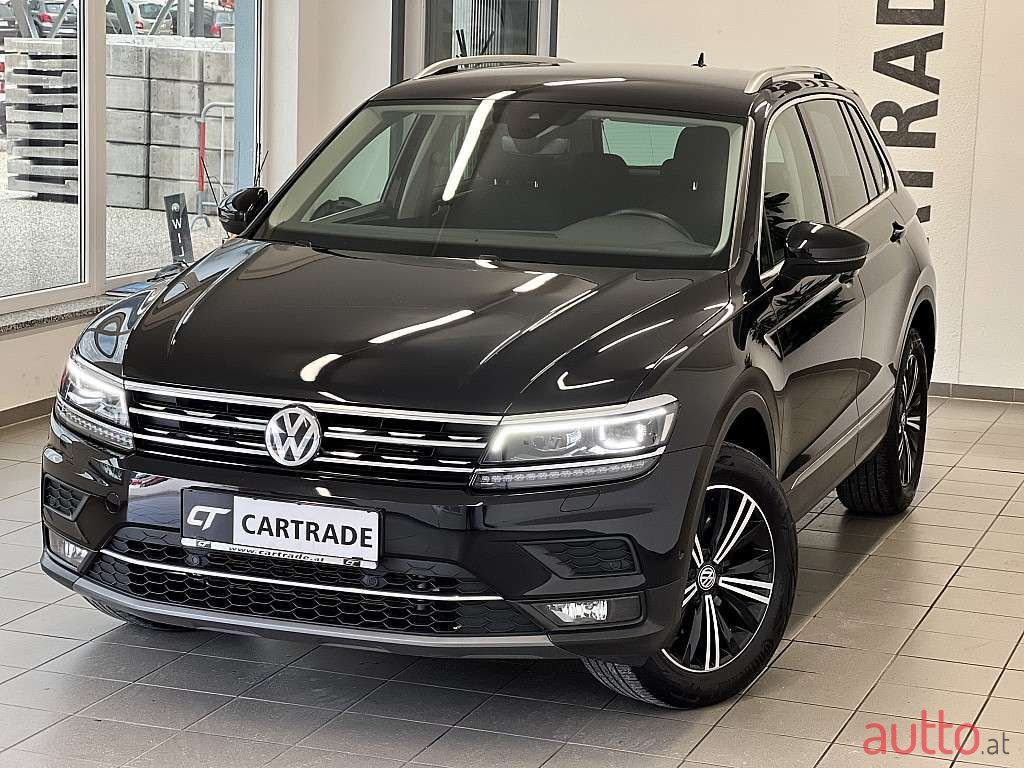 2020' Volkswagen Tiguan photo #3