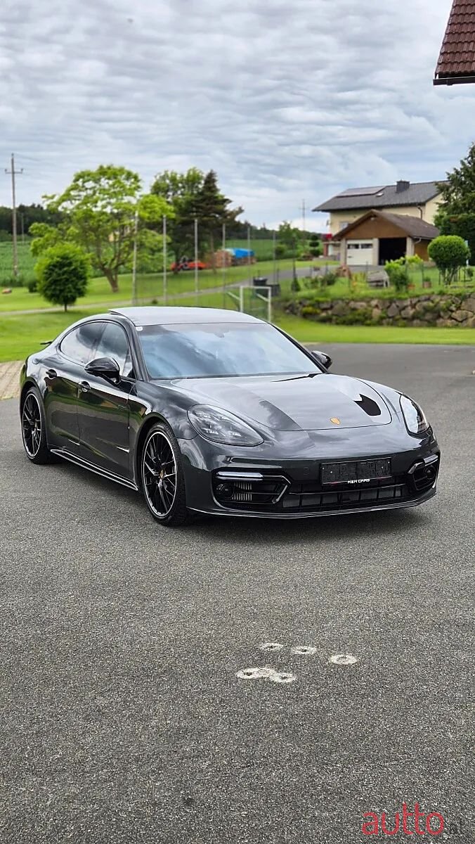 2020' Porsche Panamera photo #4