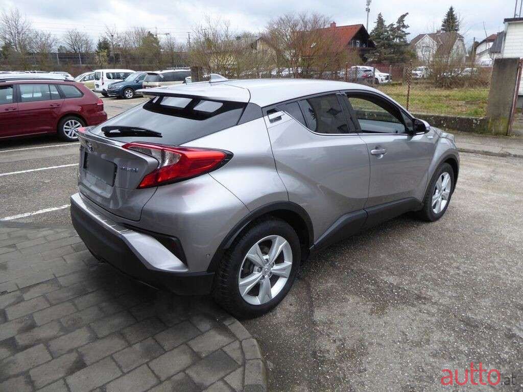 2016' Toyota C-HR photo #5