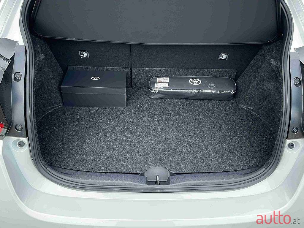 2023' Toyota Yaris photo #5