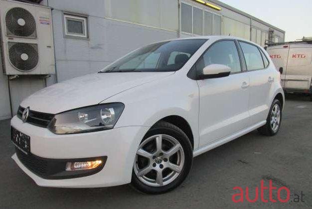 2013' Volkswagen Polo photo #1