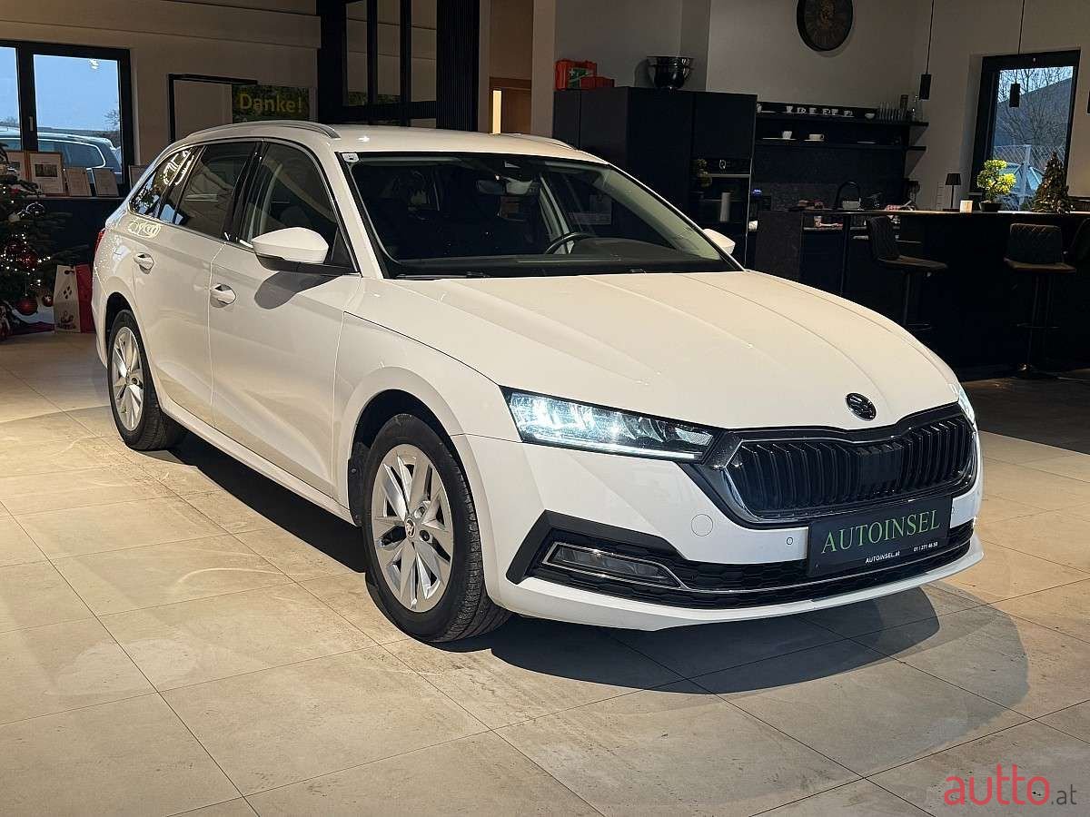 2020' Skoda Octavia photo #2