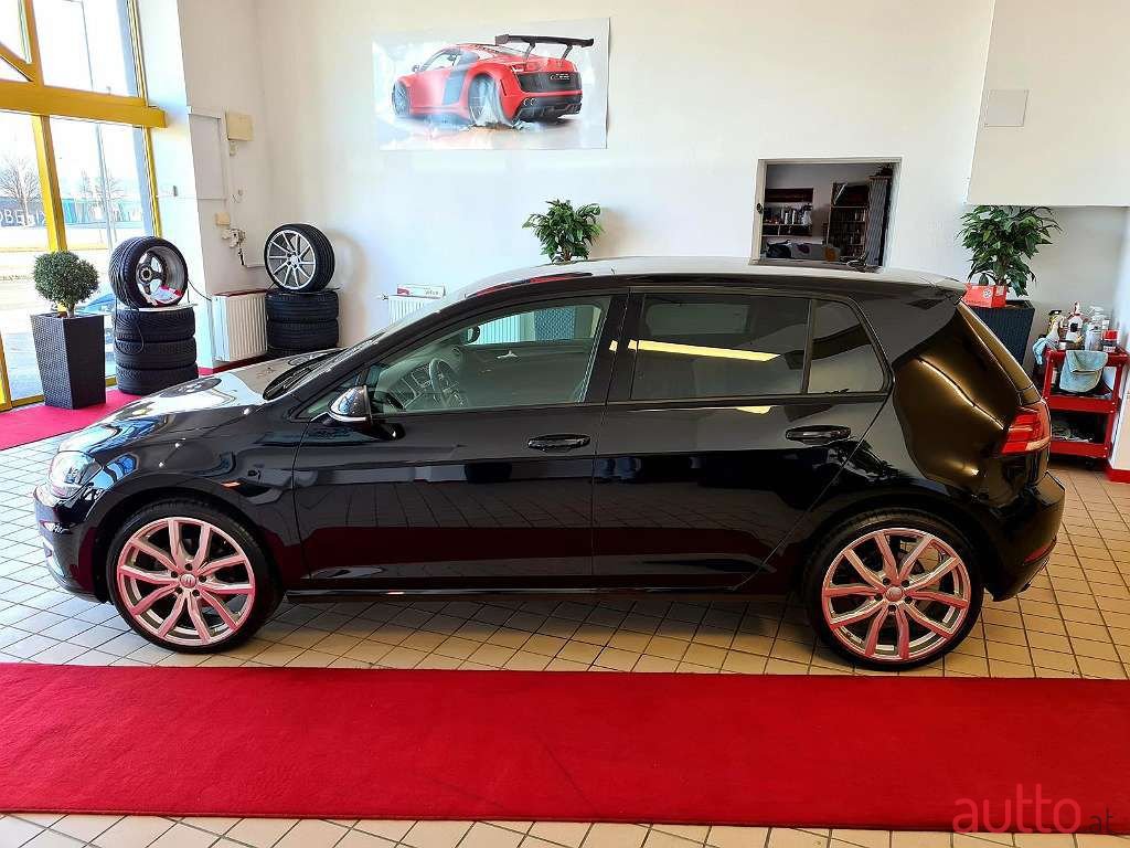 2018' Volkswagen Golf photo #3