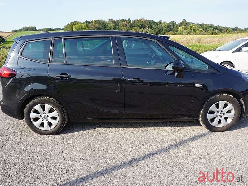 2015' Opel Zafira photo #3