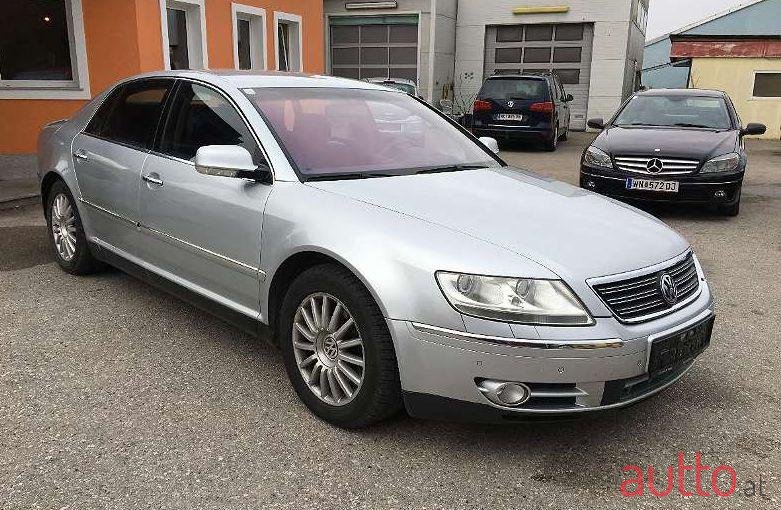 2005' Volkswagen Phaeton photo #1