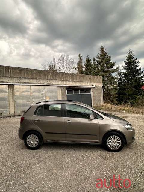 2011' Volkswagen Golf photo #3