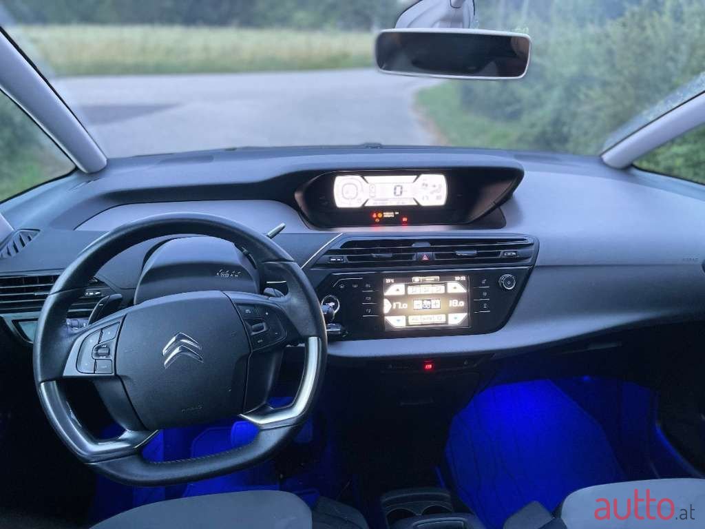 2013' Citroen C4 Picasso photo #6