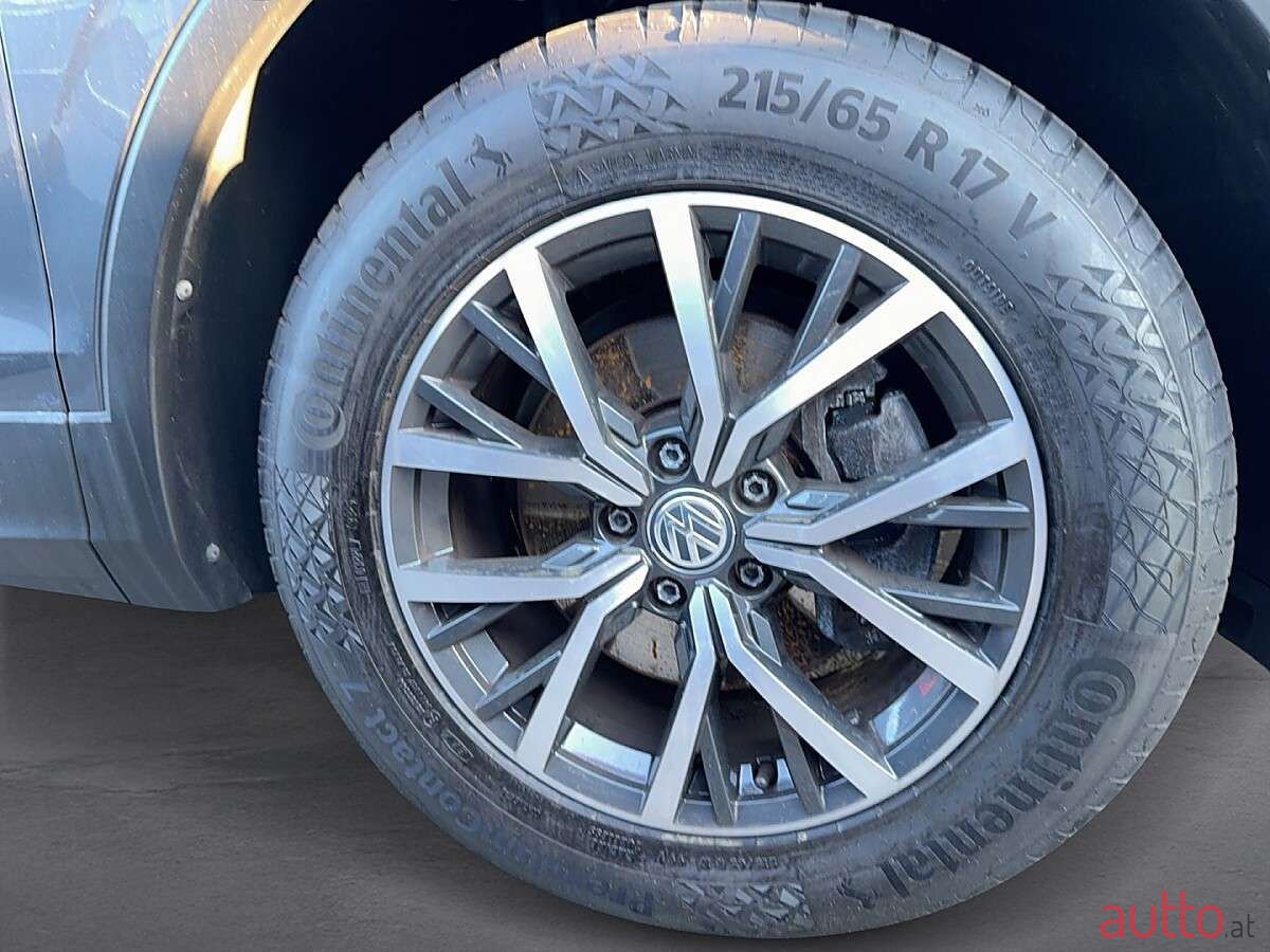 2019' Volkswagen Tiguan photo #4