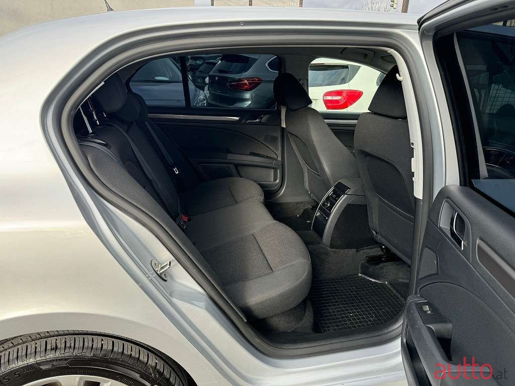 2015' Skoda Superb photo #5