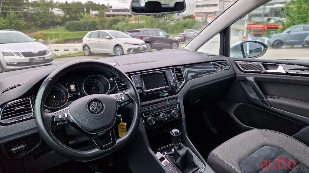 2014' Volkswagen Golf photo #6