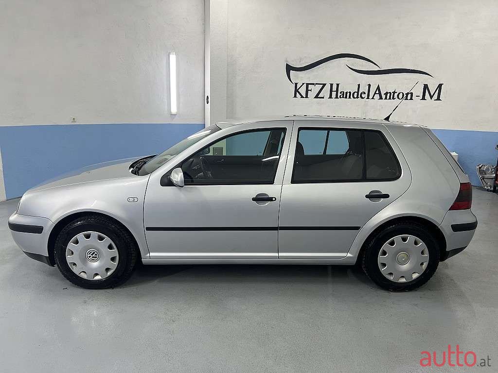 2003' Volkswagen Golf photo #2