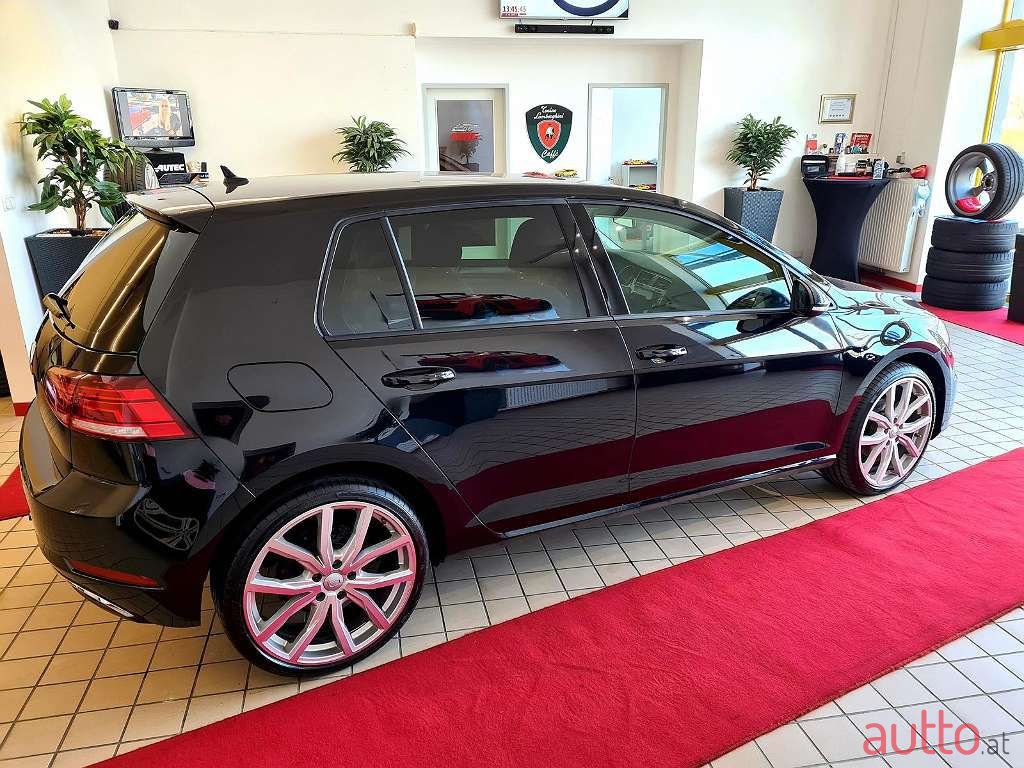 2018' Volkswagen Golf photo #6