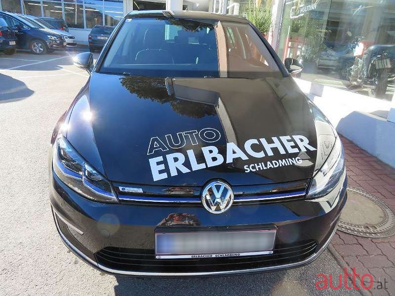 2018' Volkswagen Golf photo #2