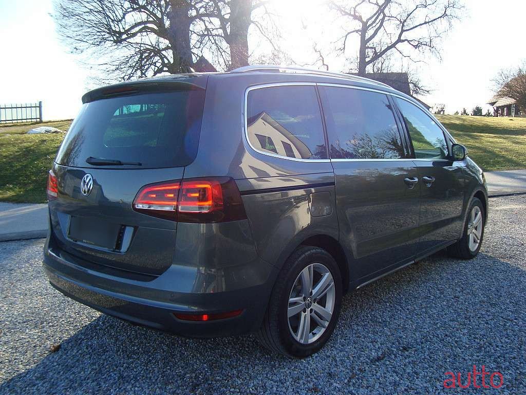2019' Volkswagen Sharan photo #3