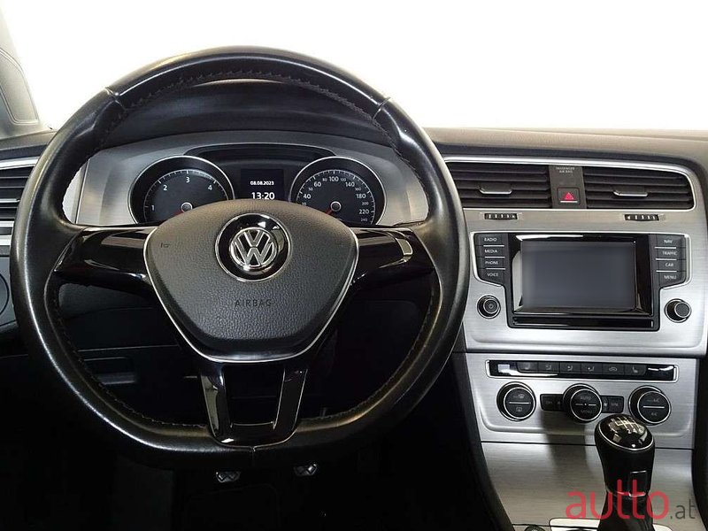 2015' Volkswagen Golf photo #4