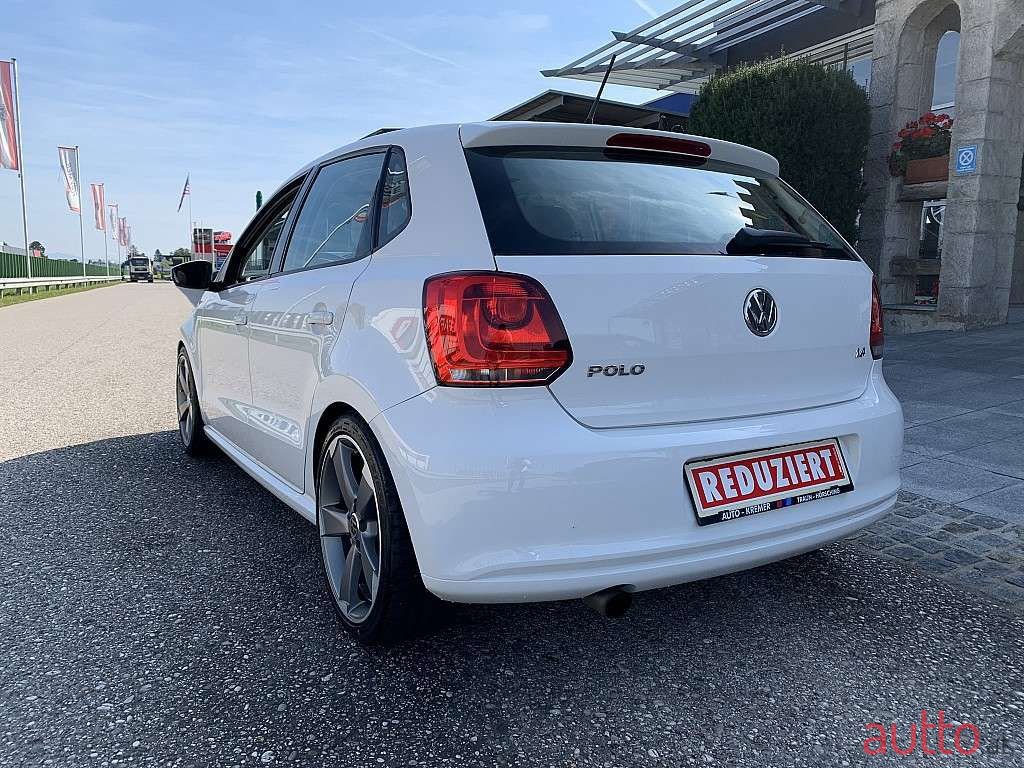2011' Volkswagen Polo photo #2
