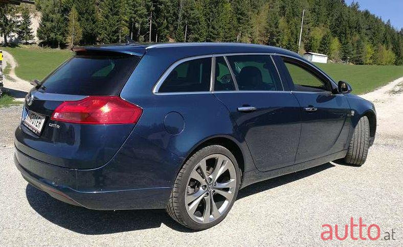 2011' Opel Insignia photo #3