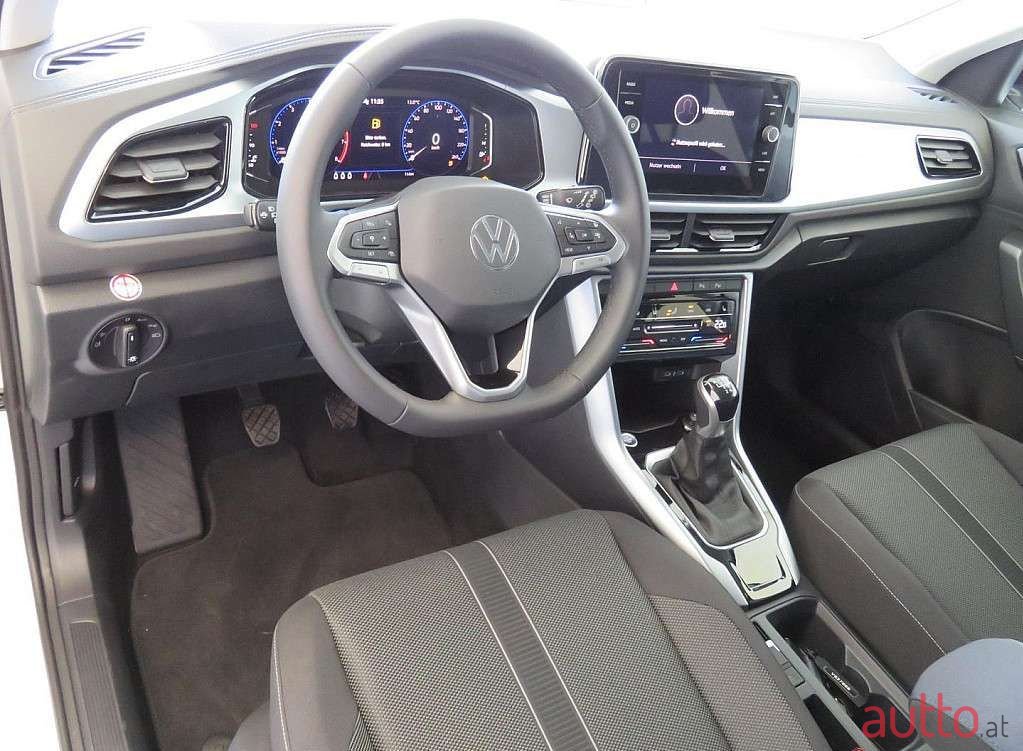 2023' Volkswagen T-Roc photo #4