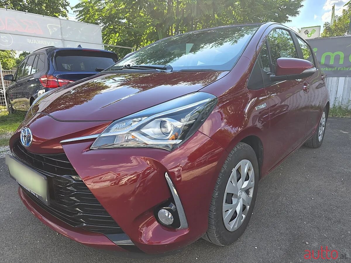 2017' Toyota Yaris photo #3