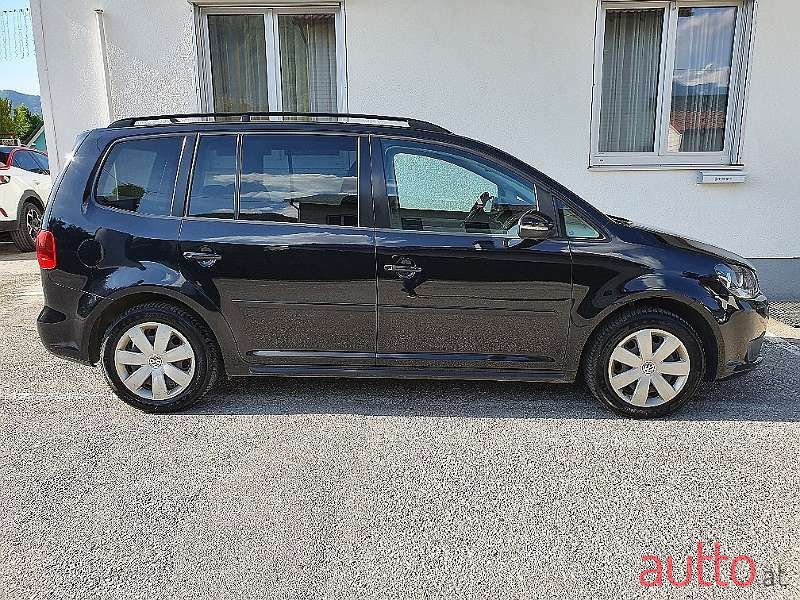 2011' Volkswagen Touran photo #4