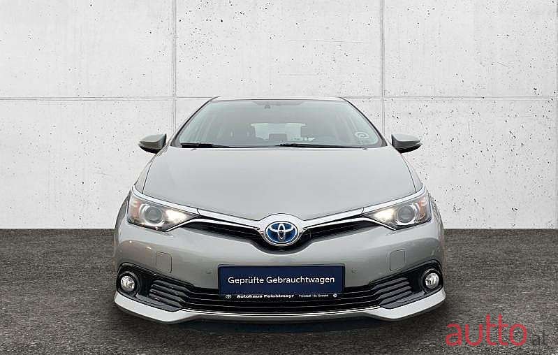 2015' Toyota Auris photo #2