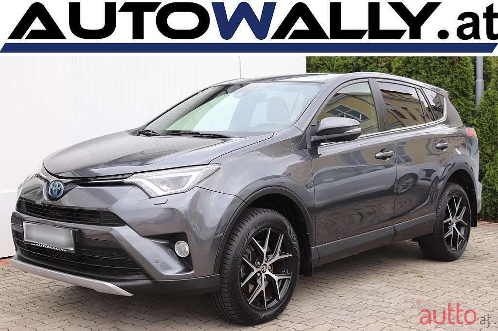 2017' Toyota RAV4 photo #1