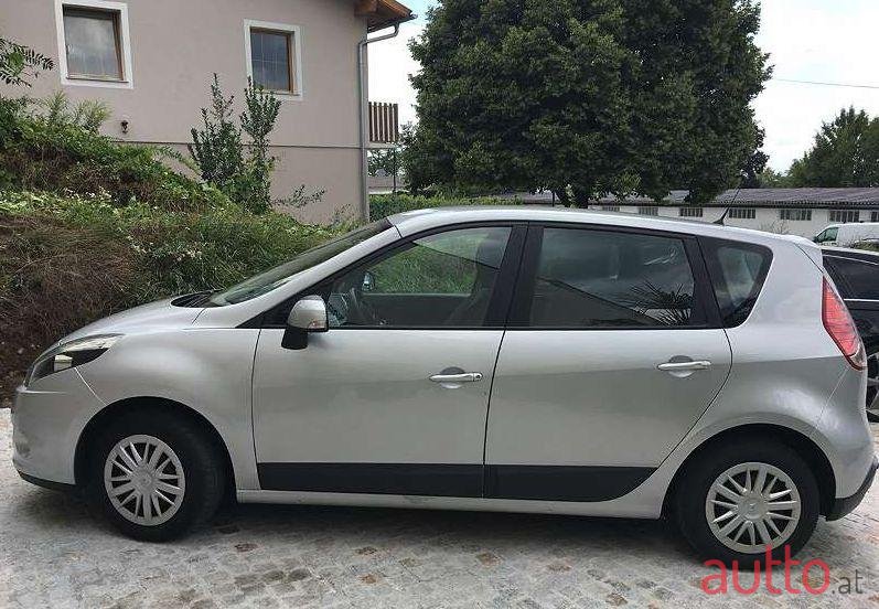 2009' Renault Scénic III photo #1