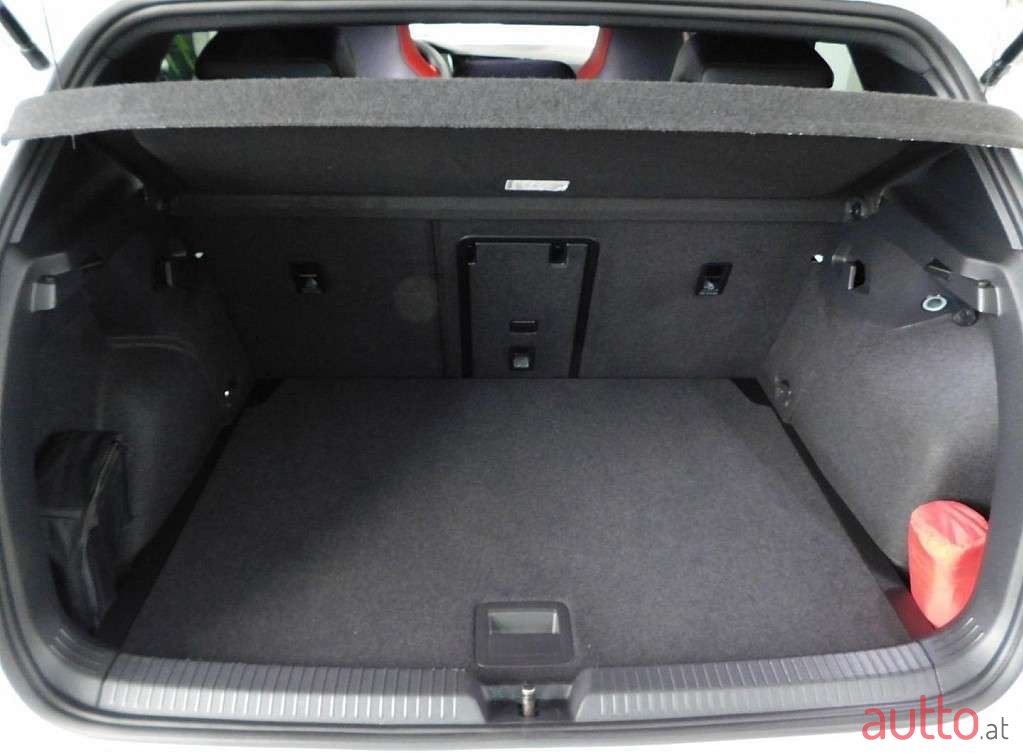 2022' Volkswagen Golf photo #5