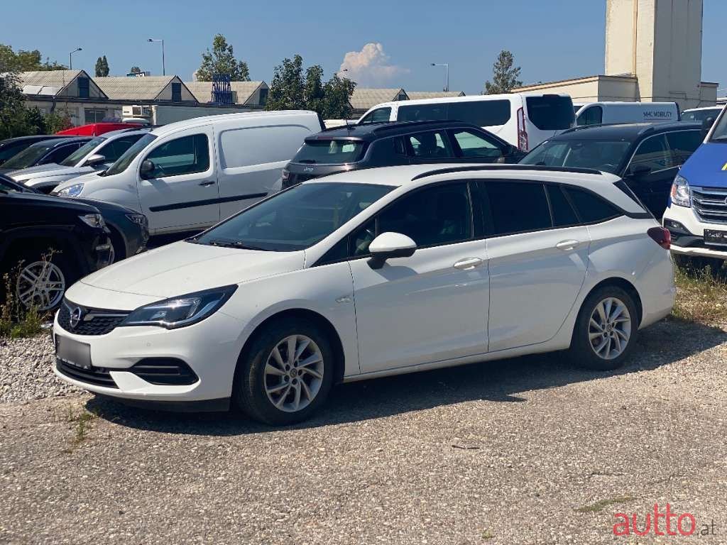 2020' Opel Astra photo #2