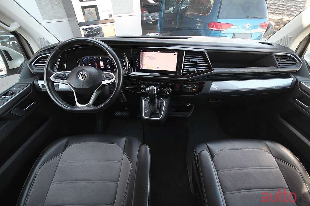 2020' Volkswagen Multivan photo #2