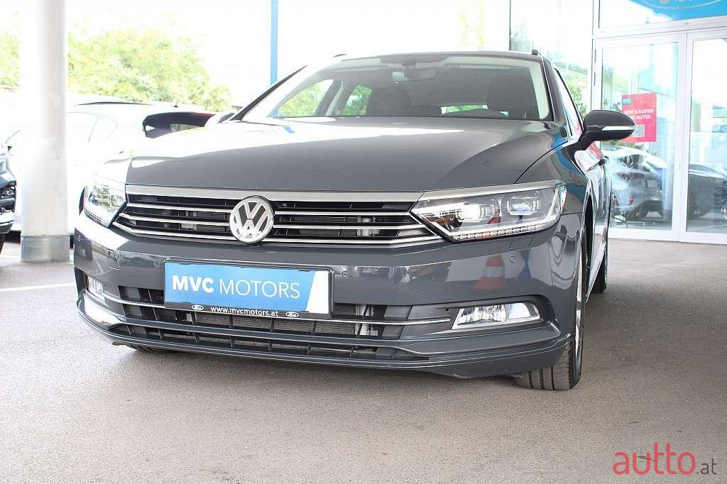 2017' Volkswagen Passat photo #2