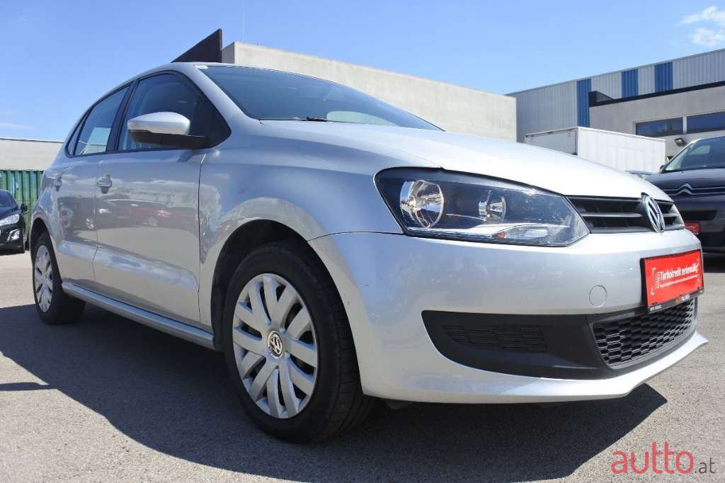 2010' Volkswagen Polo photo #5