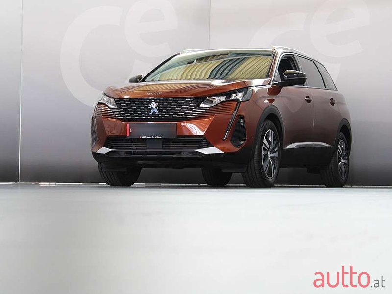 2022' Peugeot 5008 photo #3