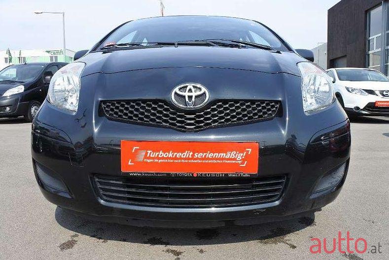 2009' Toyota Yaris photo #2